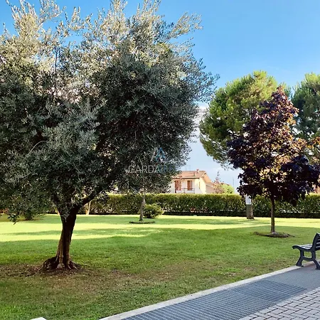 Apartment Little Italy Apt- Piscina E Relax Al Di Garda Sirmione